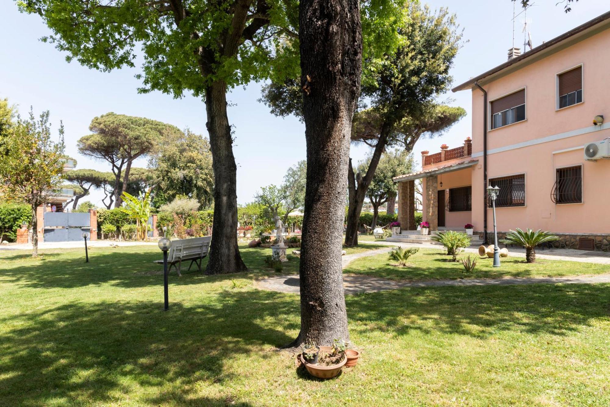 Villa Ninfa Alburnea Anzio Bagian luar foto